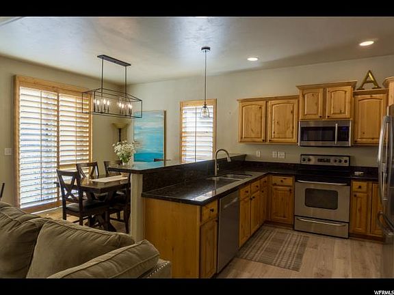3rd image of 1443 W Pinyon Pines Way