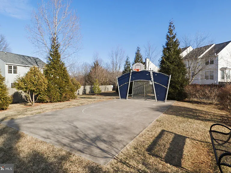 915 Buttonwood Ter NE — Photo 50