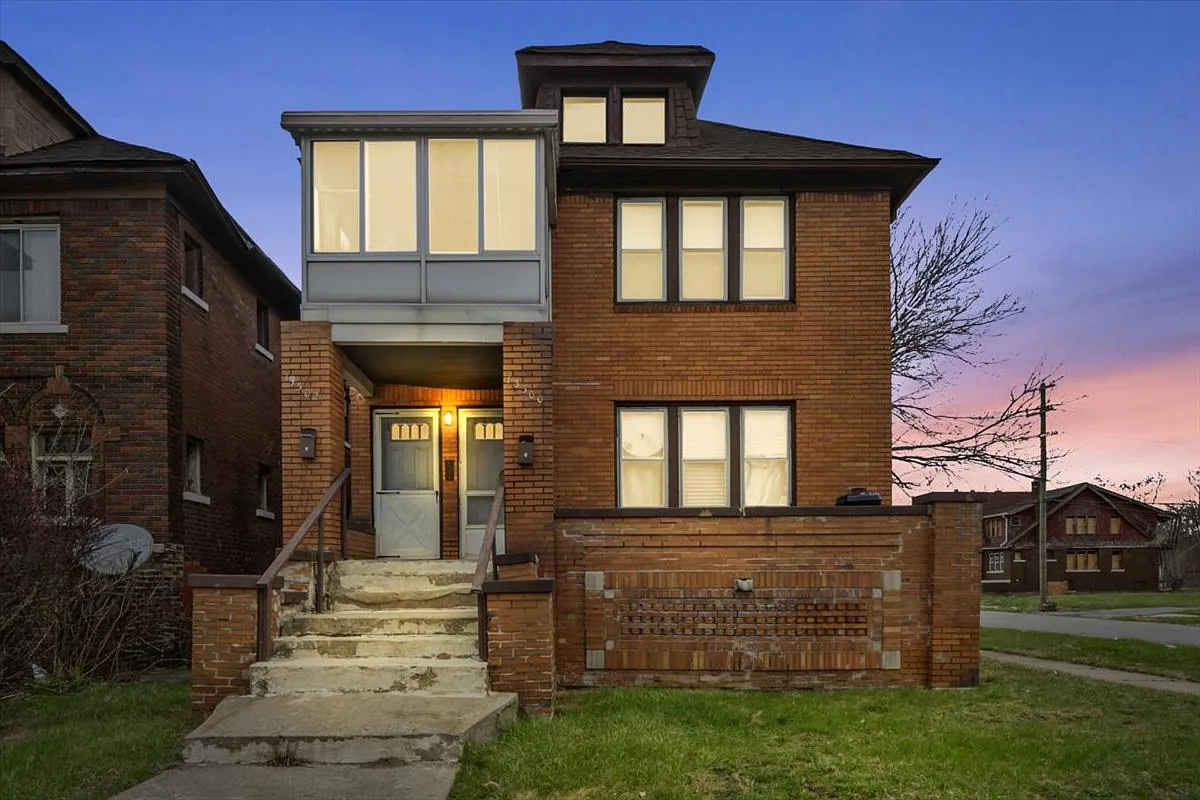 3 bed, 1200 sqft, $1,300 — Photo 1