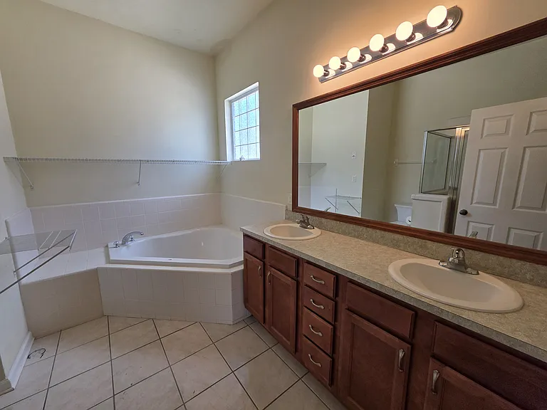 5531 Hampton Woods Way — Photo 28