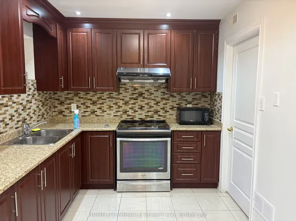 93 Thornbush Blvd, Brampton, ON L7A 4J9
