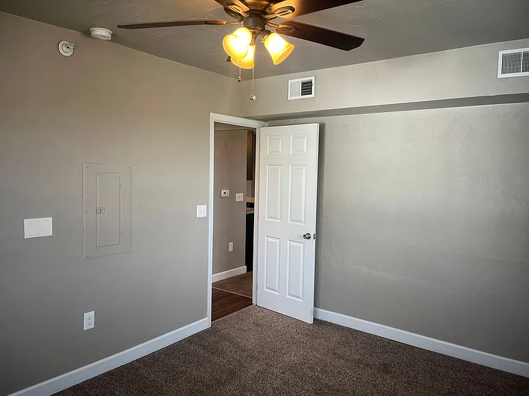 Elm Terrace Apartments — Photo 20