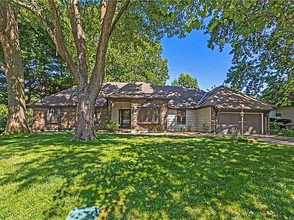2nd image of 1208 NW Fairway Cir