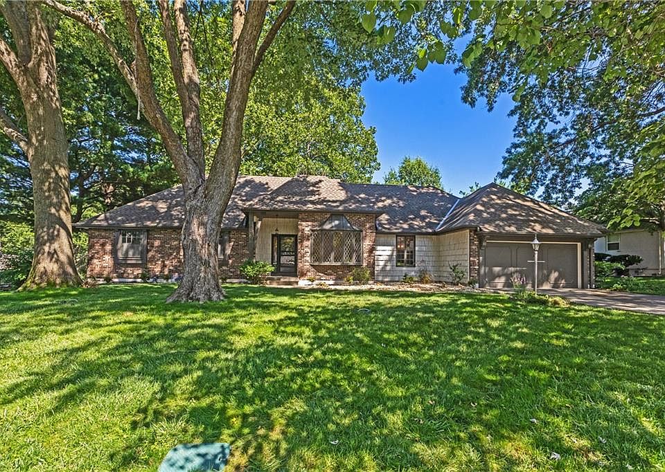 1st image of 1208 NW Fairway Cir