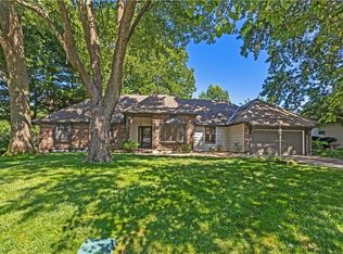 1208 NW Fairway Cir, Blue Springs, MO 64014