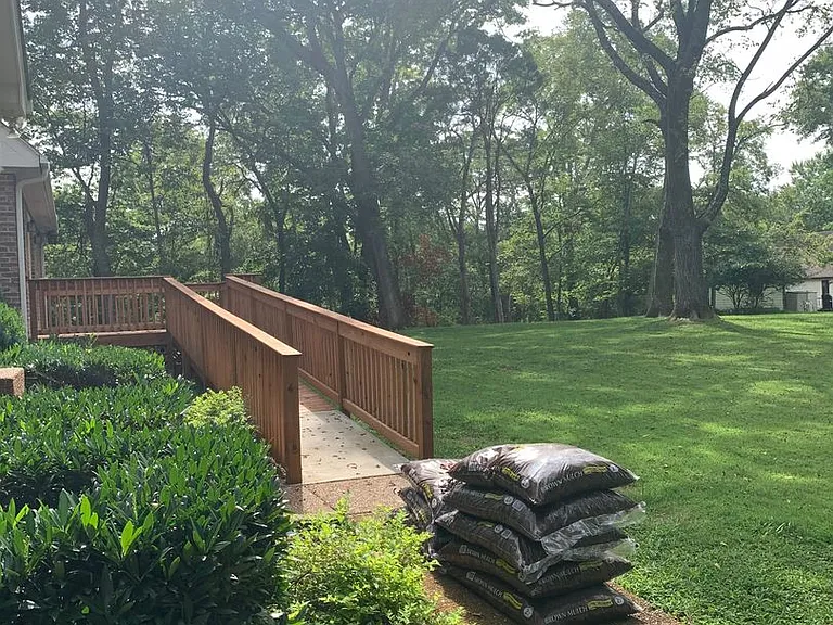 305 Dogwood Ct — Photo 7