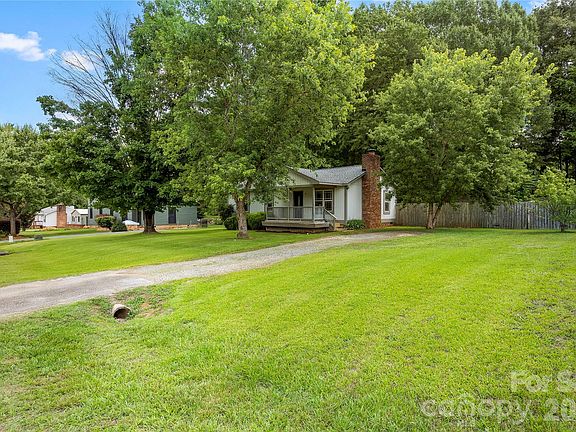 4th image of 1050 Hay Row Rd
