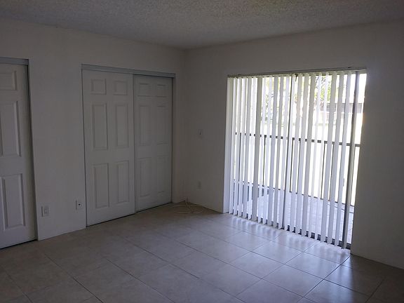 5th image of 1832 Meadows Cir W