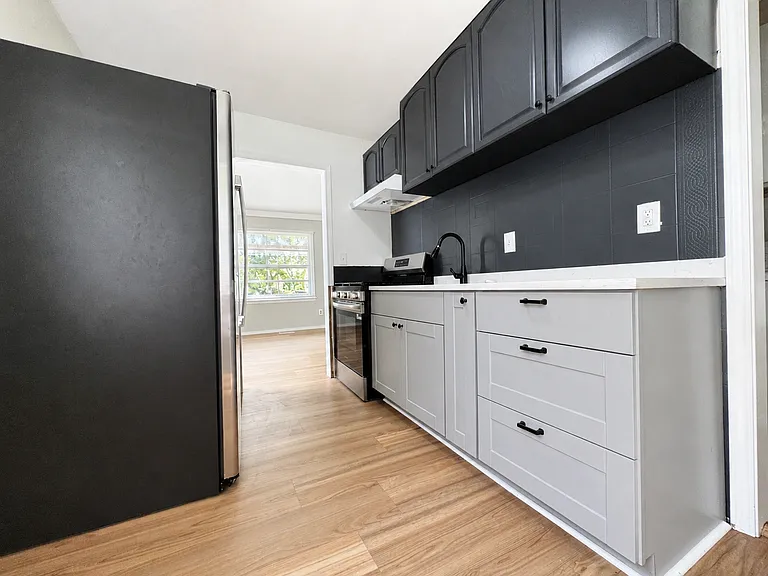 12747 Vernon Ave — Photo 7