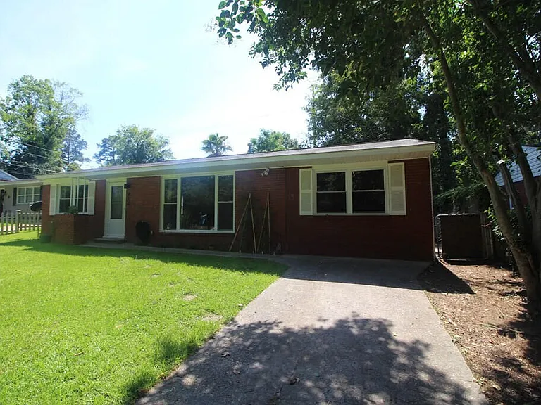 818 Ona Dr — Photo 3