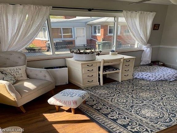 4th image of 20812 Sunnydale St