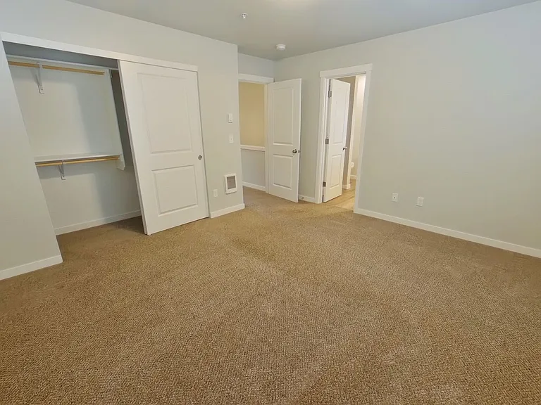 95 N Polk St — Photo 12