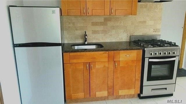 1st image of 958 W Beech St #6