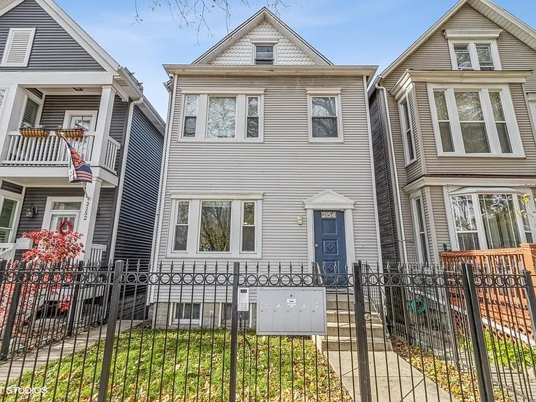 2154 N Maplewood Ave #1F — Photo 1
