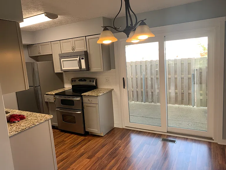 440 Edinburgh Rd — Photo 30