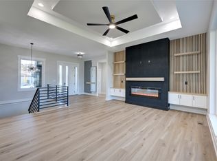 17400 Springbrook Trl, Urbandale, IA 50323