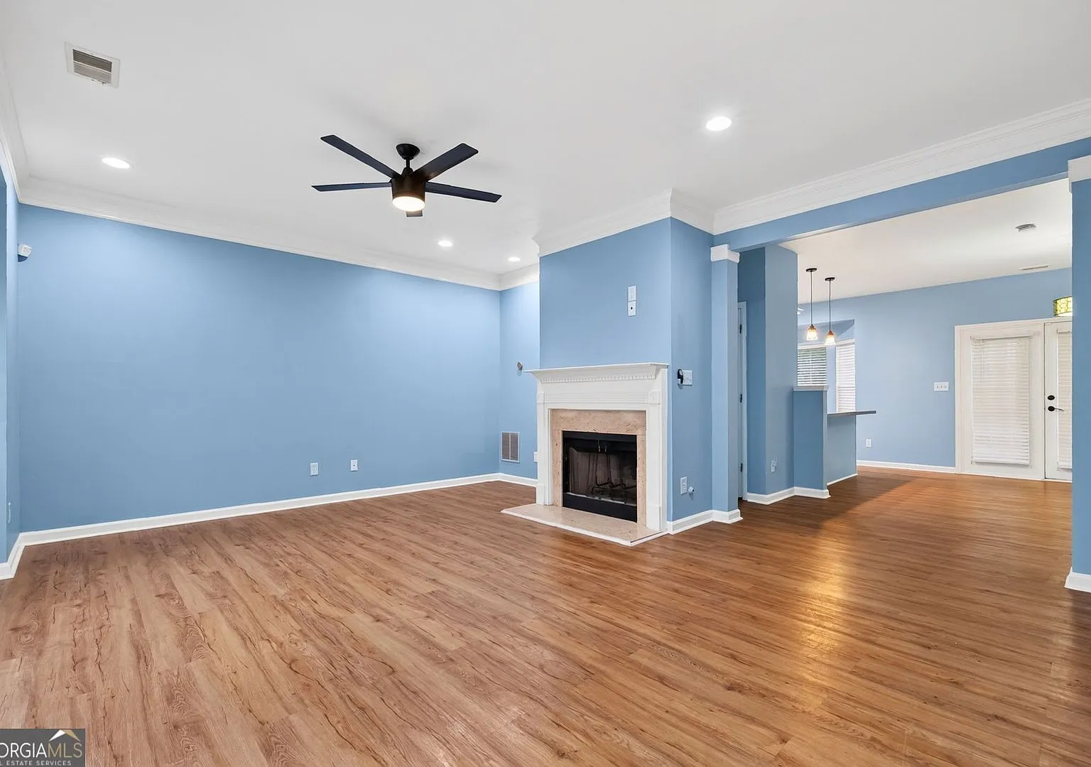 3 bed, 2.5 bath, 1552 sqft, $1,895 — Photo 3