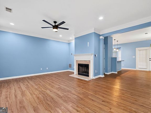 3rd image of 5495 Hampton Ct