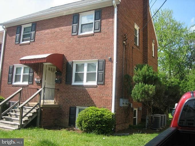 2nd image of 819 20th St S APT 2