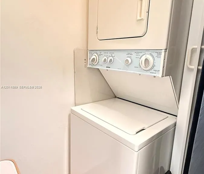 8600 Byron Ave #8 — Photo 11