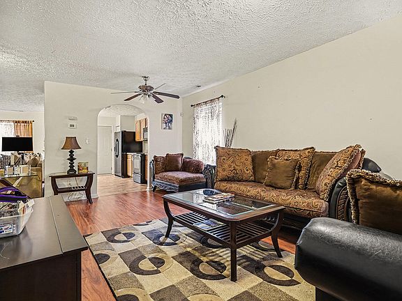 3rd image of 3004 Forrestal Dr