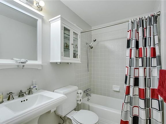 4th image of 3720 Crown Shore Dr