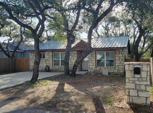 208 S 9th St, Rockport, TX 78382