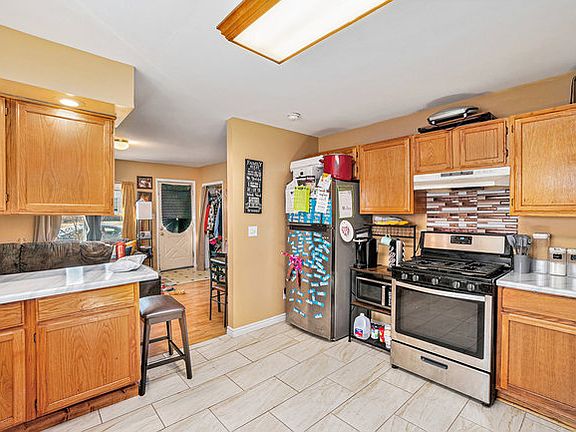 5th image of 18273 Greenbay Ave