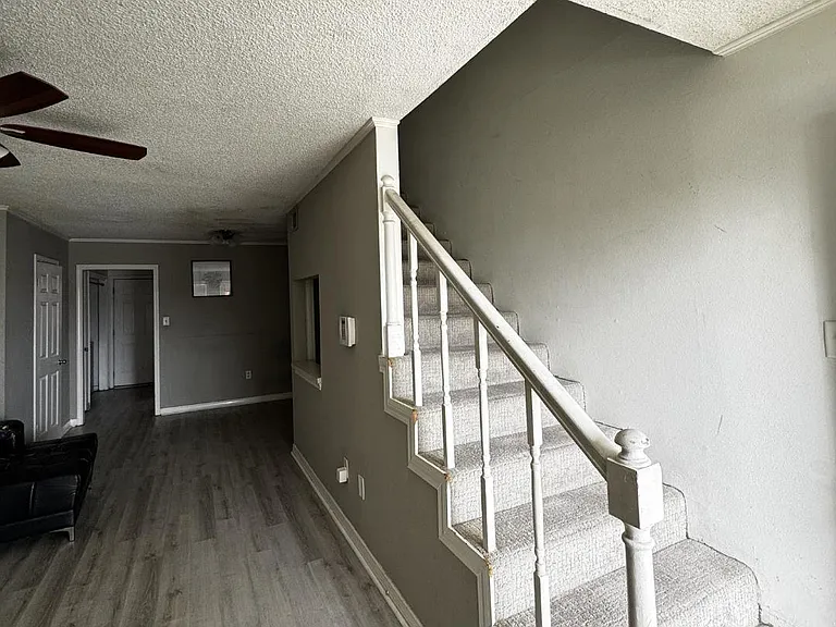 847 E Boyd Dr #D — Photo 2