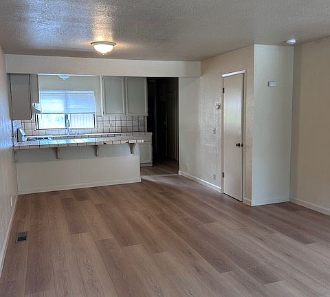 2nd image of 405 Winchester Dr