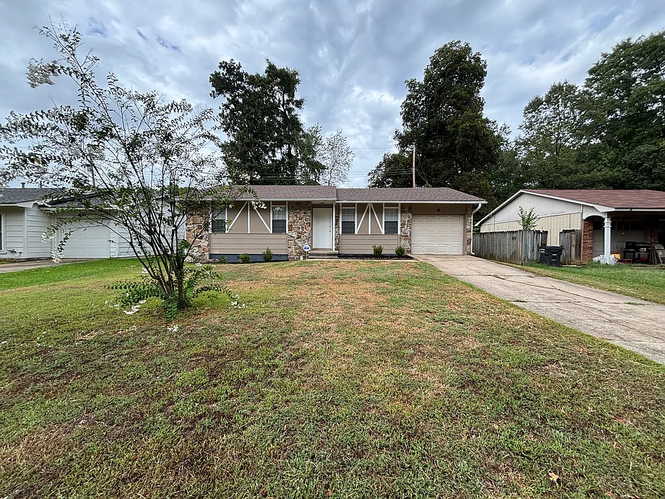 4 Woodbriar Ct