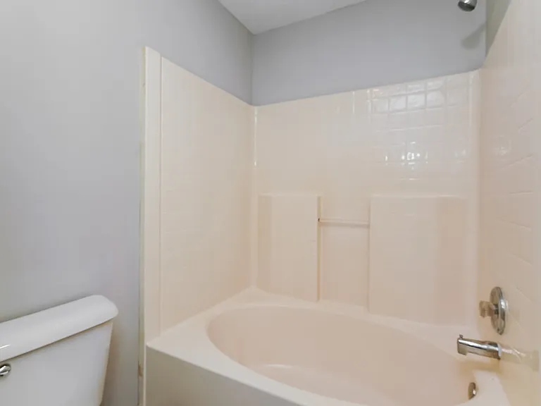 4487 Connaught East Dr — Photo 15