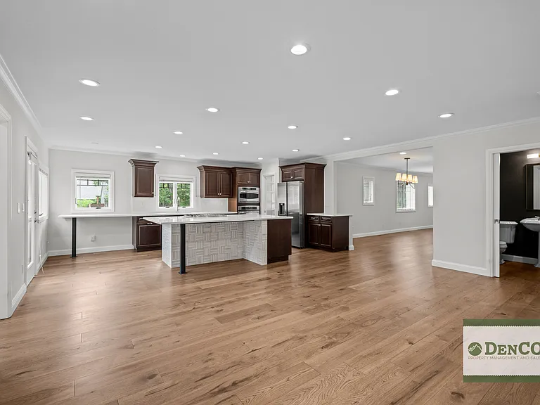 1401 S Clarkson St — Photo 12