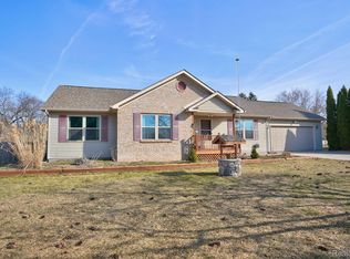 2198 Russell Ln, Lapeer, MI 48446