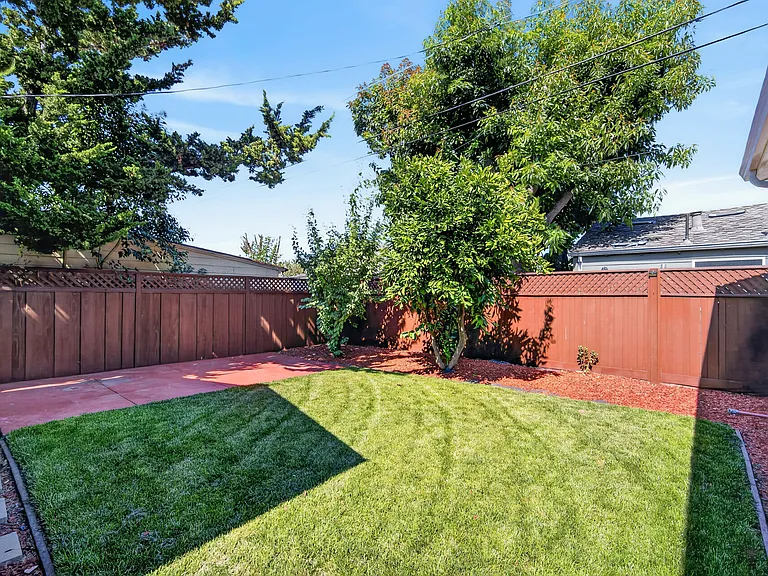 530 Irving Ave — Photo 23