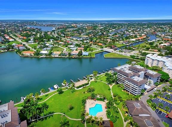 3rd image of 693 Seaview Ct APT 310