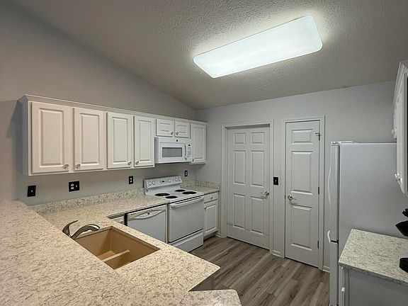4th image of 1715 Willow Creek Dr #27
