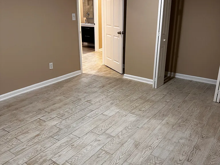 One of guest rooms in the basement (~16x14)