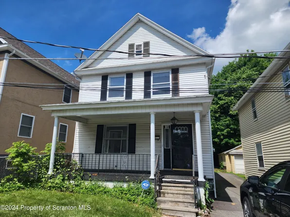 710 W Grant St, Blakely, PA 18447