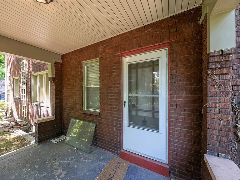 565 Ardmore Blvd — Photo 4