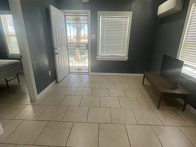235 W Robertson Rd — Photo 12