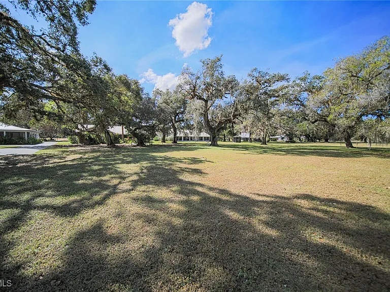 1250 Riverbend Dr — Photo 20