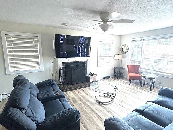 4th image of 1236 Canterbury Dr