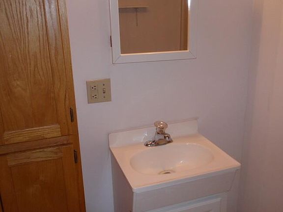 2nd image of 27 N Franklin St Floor 3