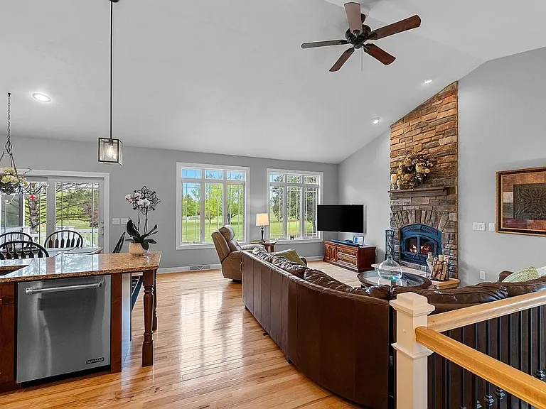 529 Golf Side Ct — Photo 10