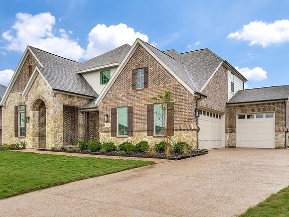 2nd image of 1018 Paradise Ln