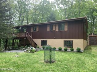 420 Maple Ridge Dr, Lords Valley, PA 18428
