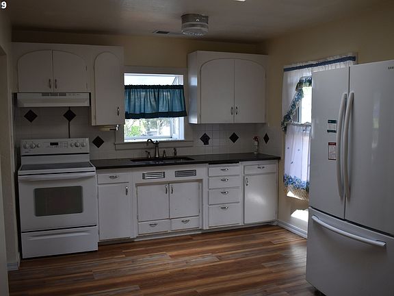 4th image of 465 W Shenandoah St