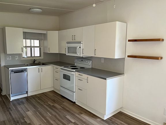 2nd image of 435 NE Birch St #1/2
