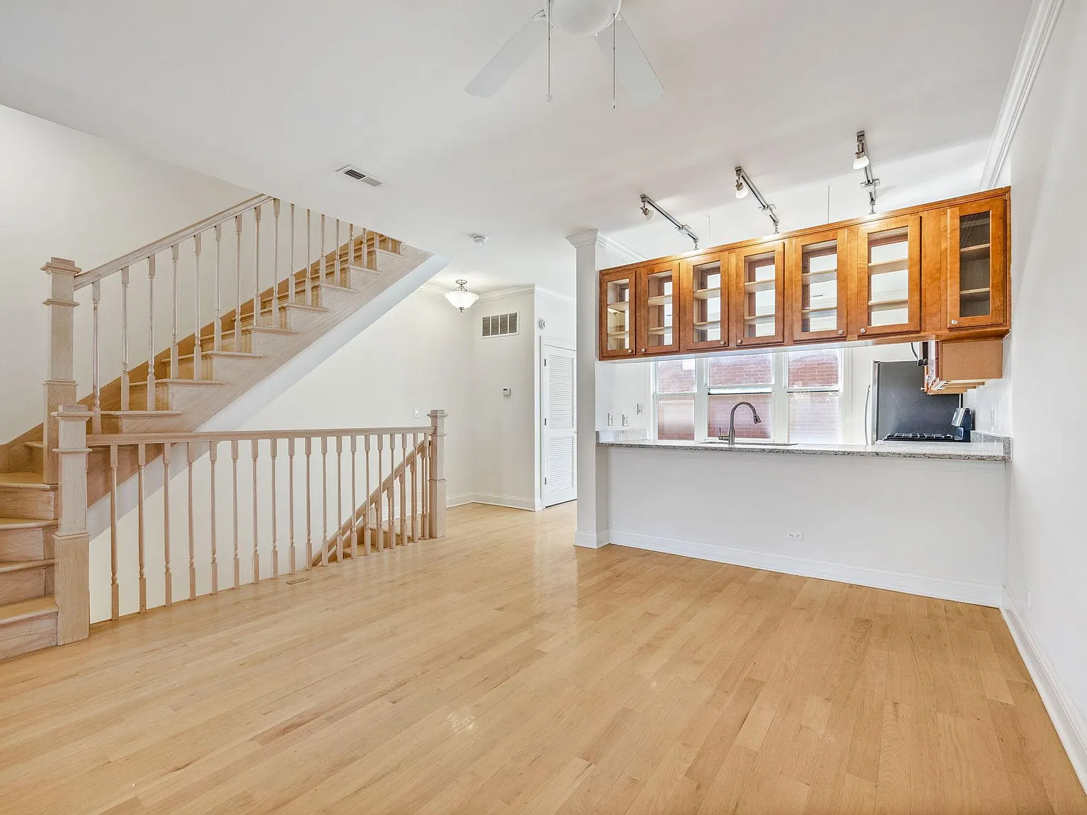 Beverly Place — Photo 2